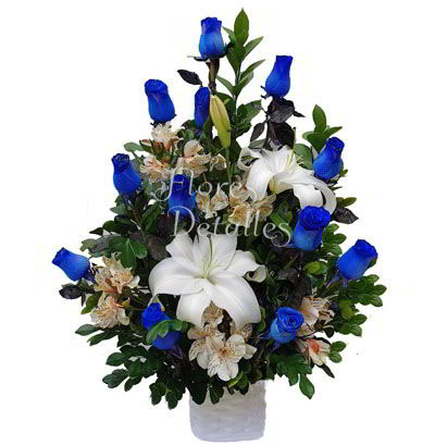 Arreglo con 12 Rosas Azules
